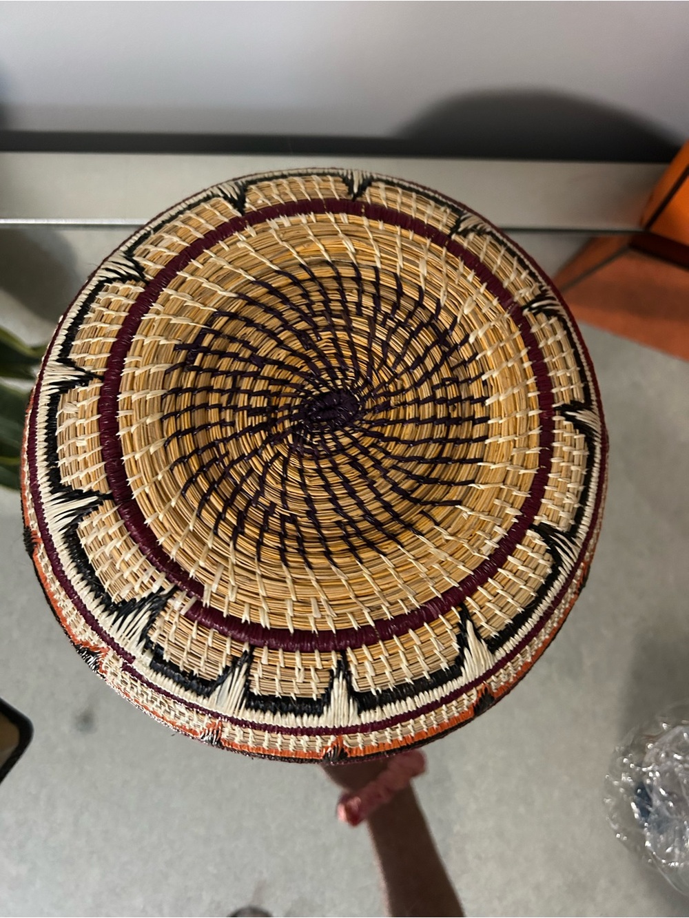 Embera polychrome geometric handwoven basket from Darien Rainforest in Panama - Picture 4 of 7